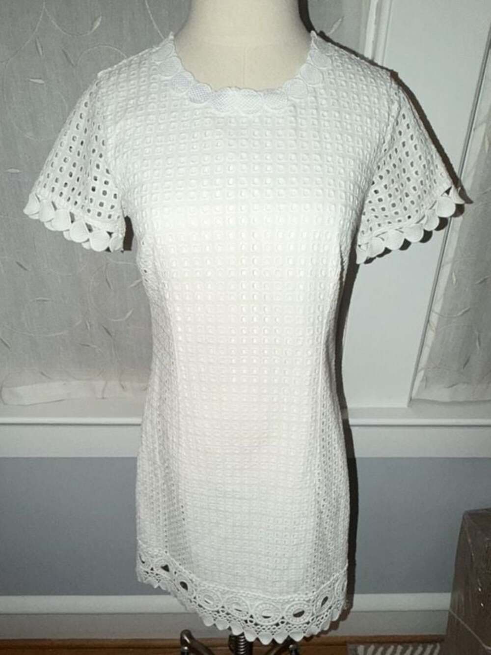 Lilly Pulitzer Jennifer Shift Dress Resort White Grid Eyelet Size 4